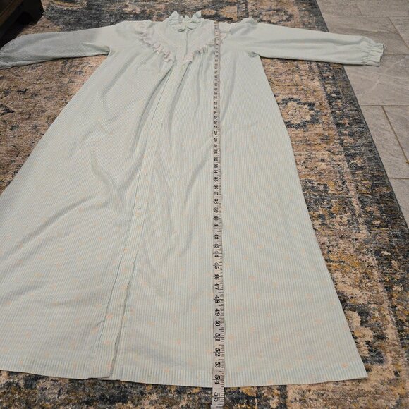 Vintage 80's Ruffles and Lace Lounge Housecoat - Picture 12 of 12